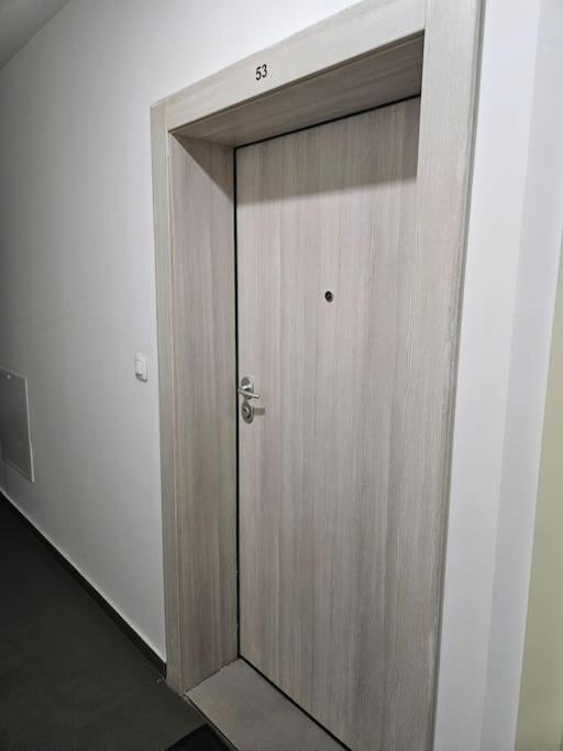 Milo Apartment Скопье Экстерьер фото