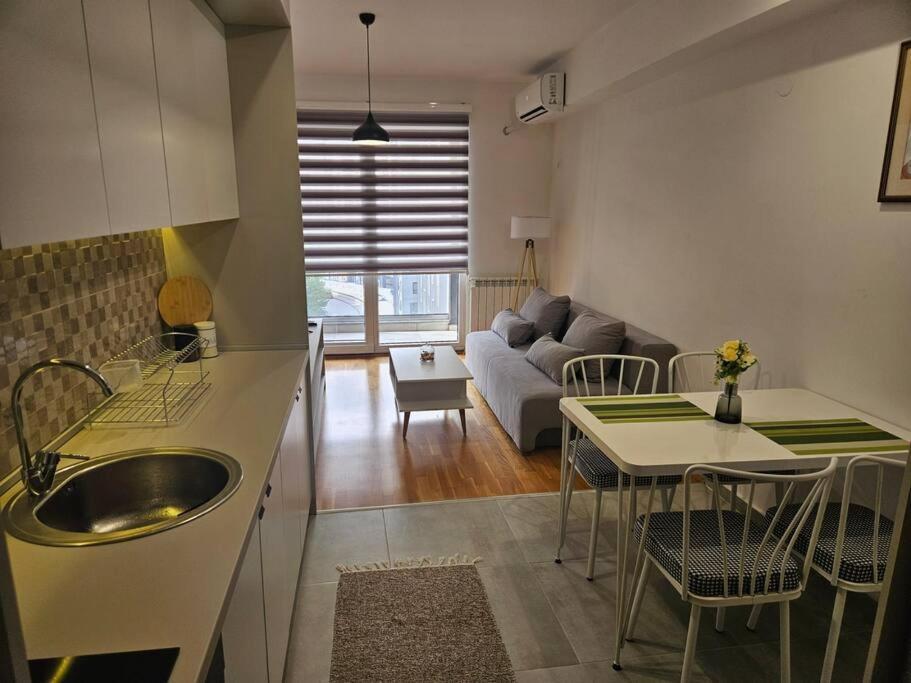Milo Apartment Скопье Экстерьер фото