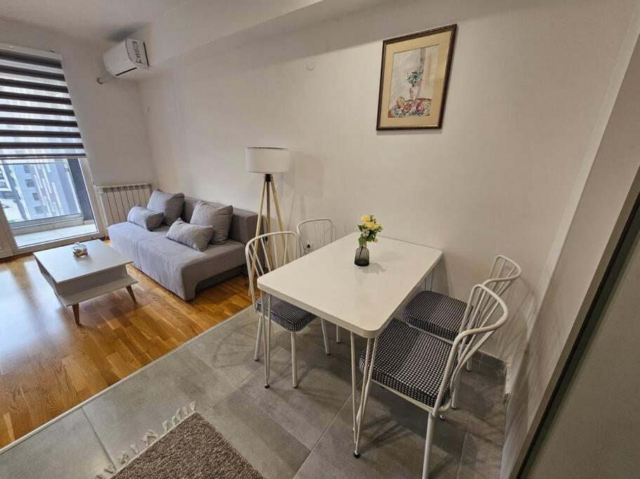 Milo Apartment Скопье Экстерьер фото
